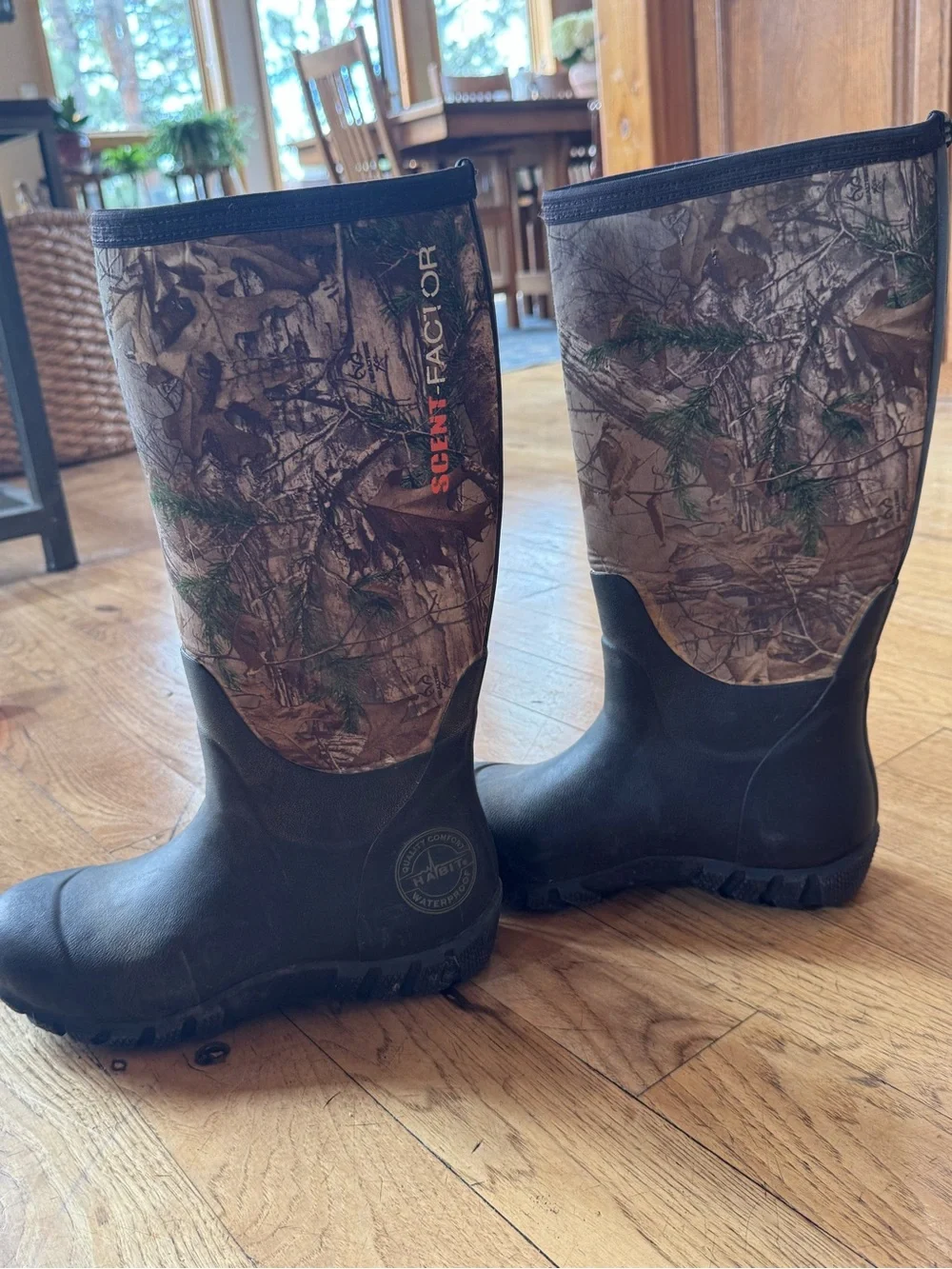 Realtree Brown & Black Waterproof Hunting Muck/Rain Boots size 6 Youth/Boys